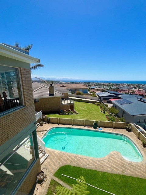 4 Bedroom Property for Sale in Menkenkop Western Cape